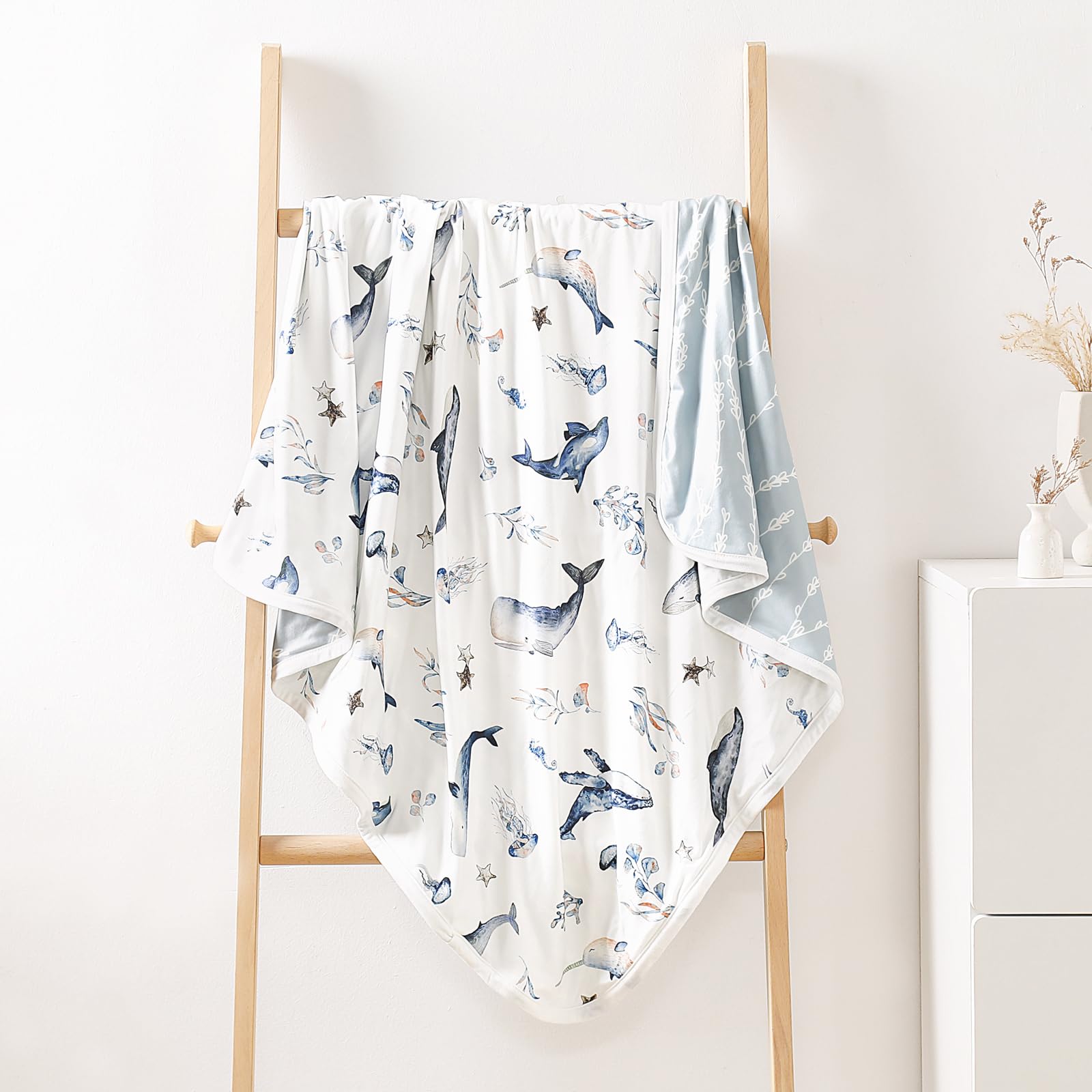 GRSSDER blanket used in stroller or car seat for on-the-go warmth.