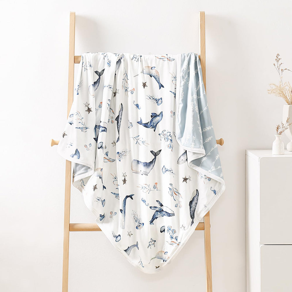 GRSSDER blanket used in stroller or car seat for on-the-go warmth.