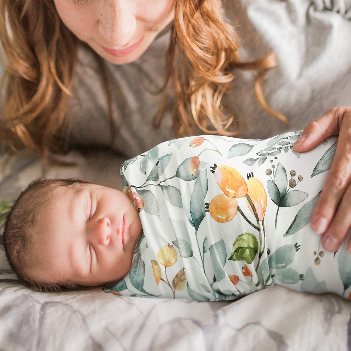 GRSSDER reversible design blanket enhances nursery style with two color options.