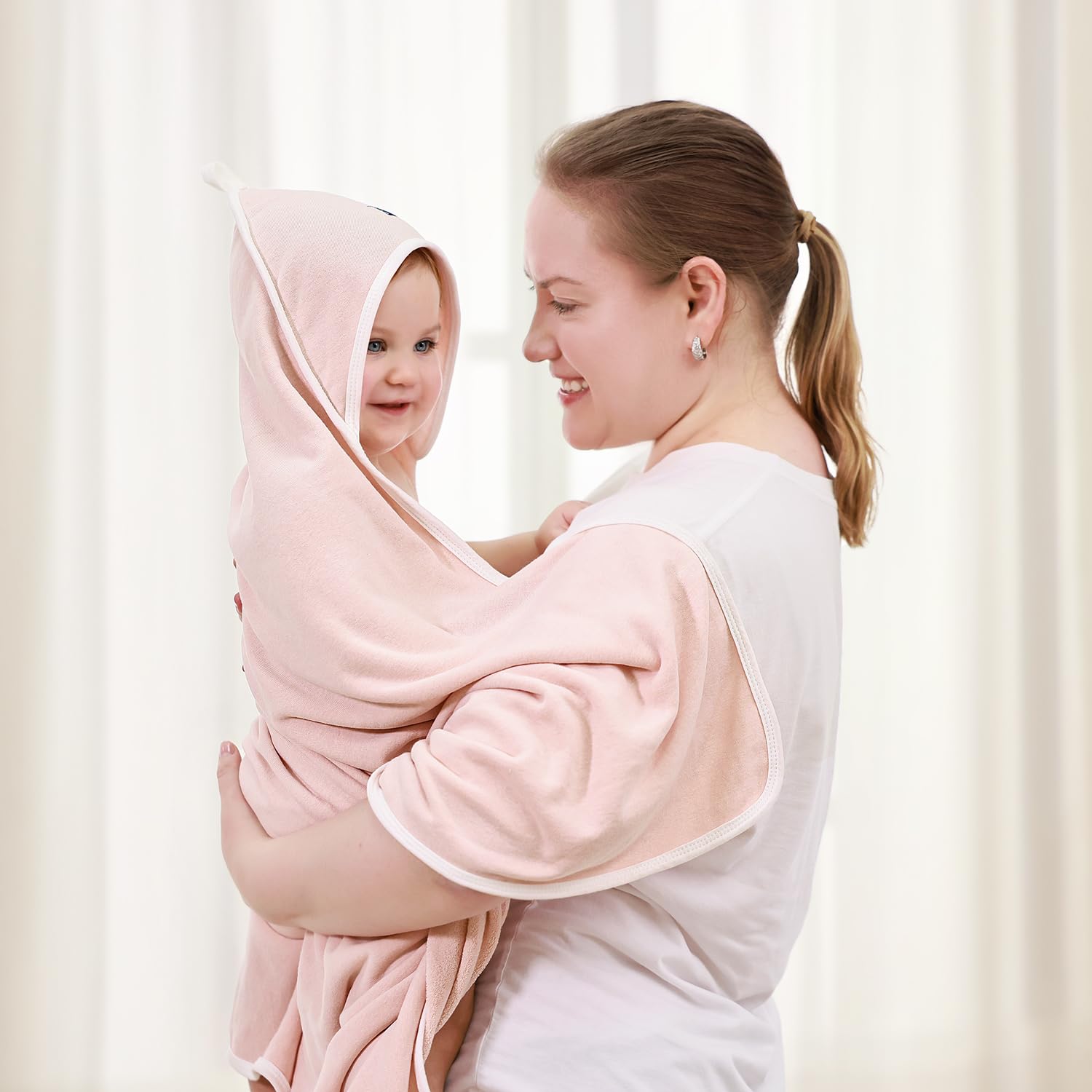 GRSSDER hooded towel demonstrates quick moisture wicking after bath