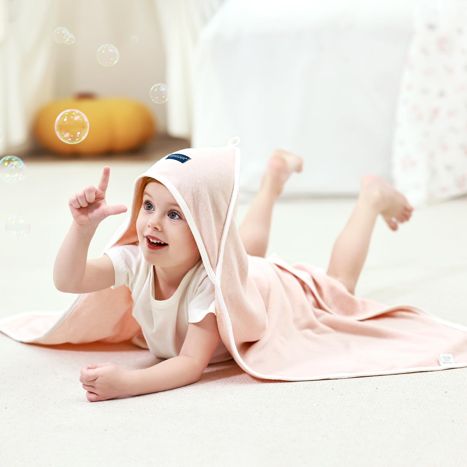GRSSDER hooded towel folds around baby for warm wrapping after bath