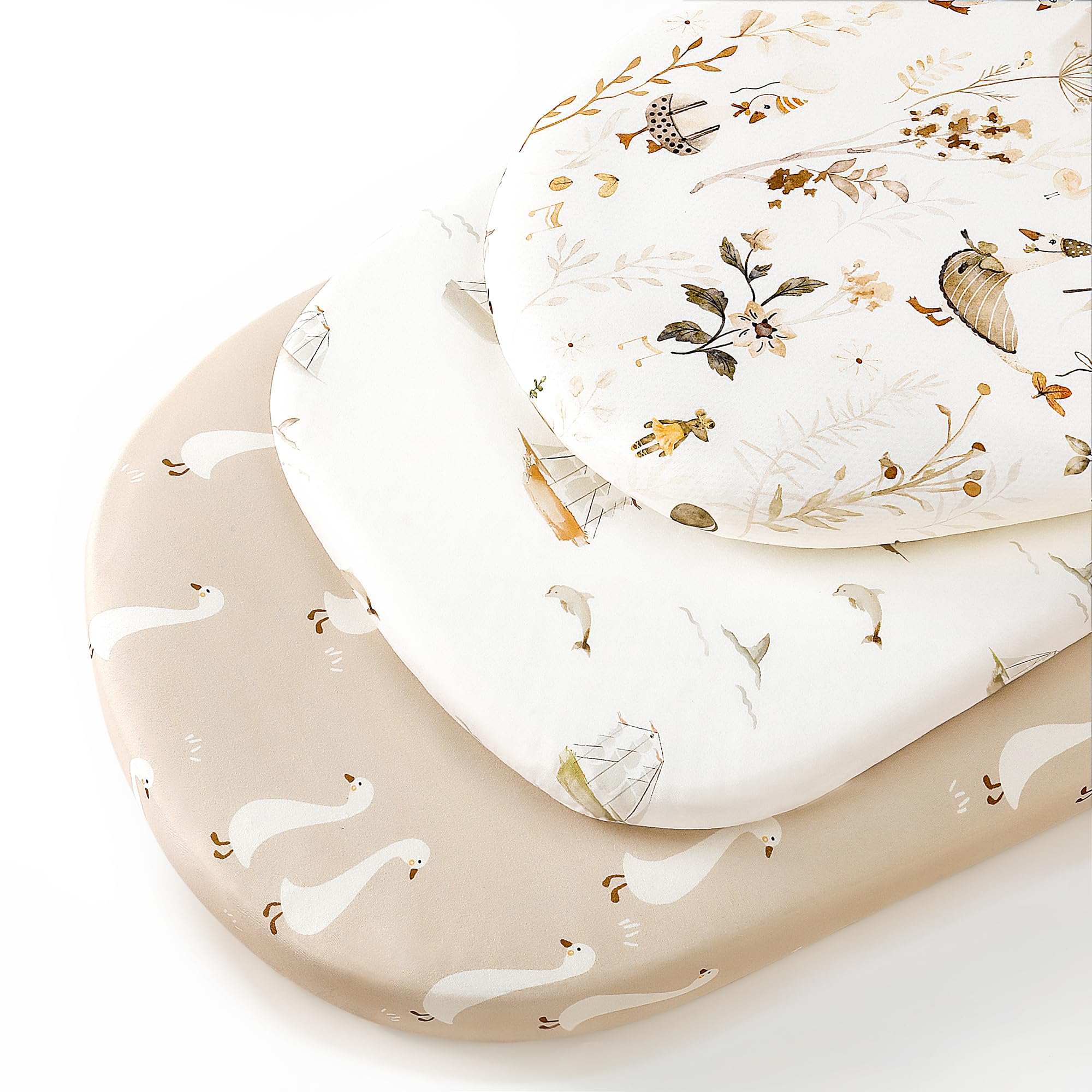 GRSSDER bassinet sheet elastic band secures a snug fit along the edge.