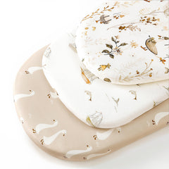 GRSSDER bassinet sheet elastic band secures a snug fit along the edge.