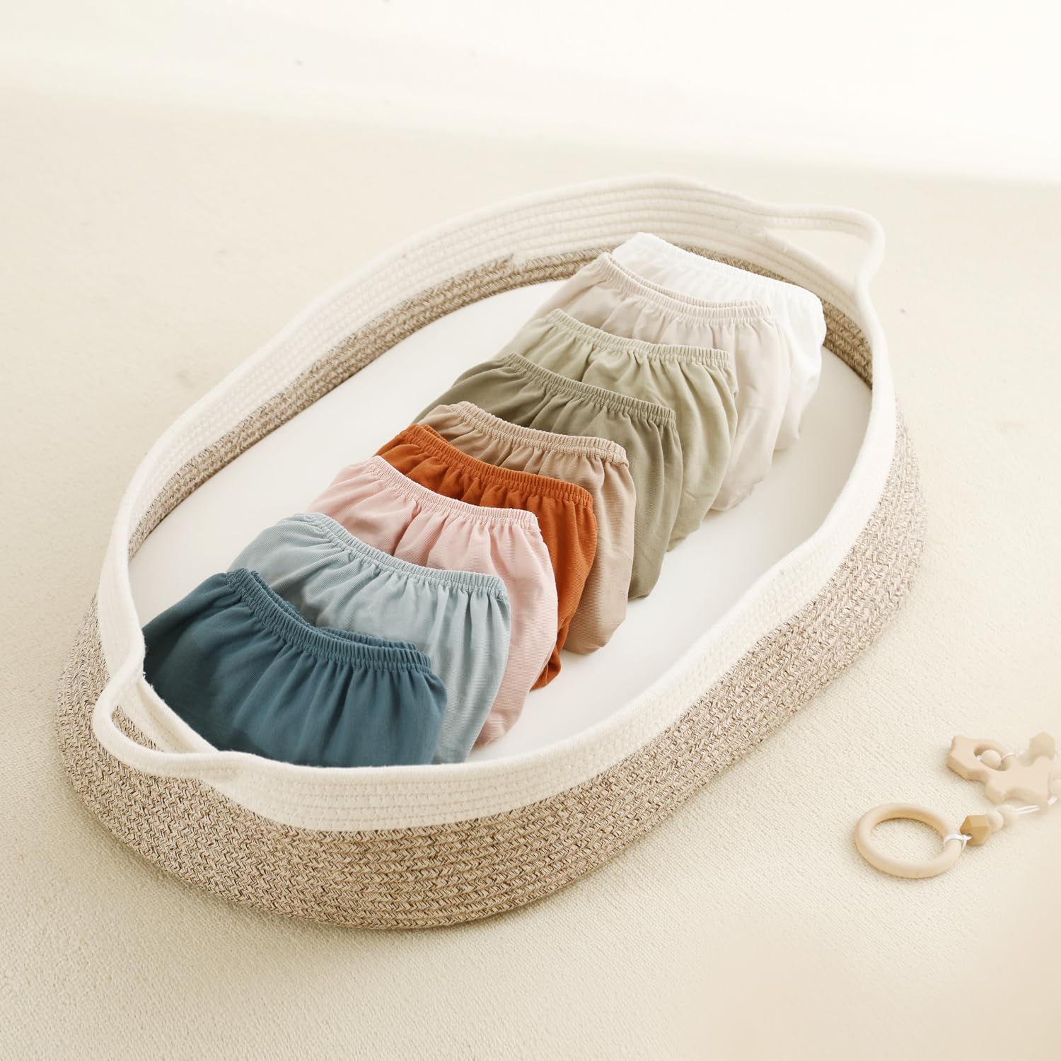 GRSSDER machine-washable bassinet sheet stays soft after washes.