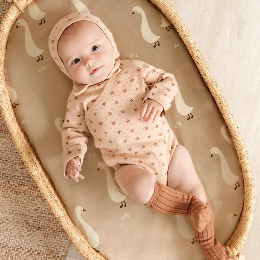 GRSSDER universal-fit bassinet shows 32in x 16in x 5in dimensions.