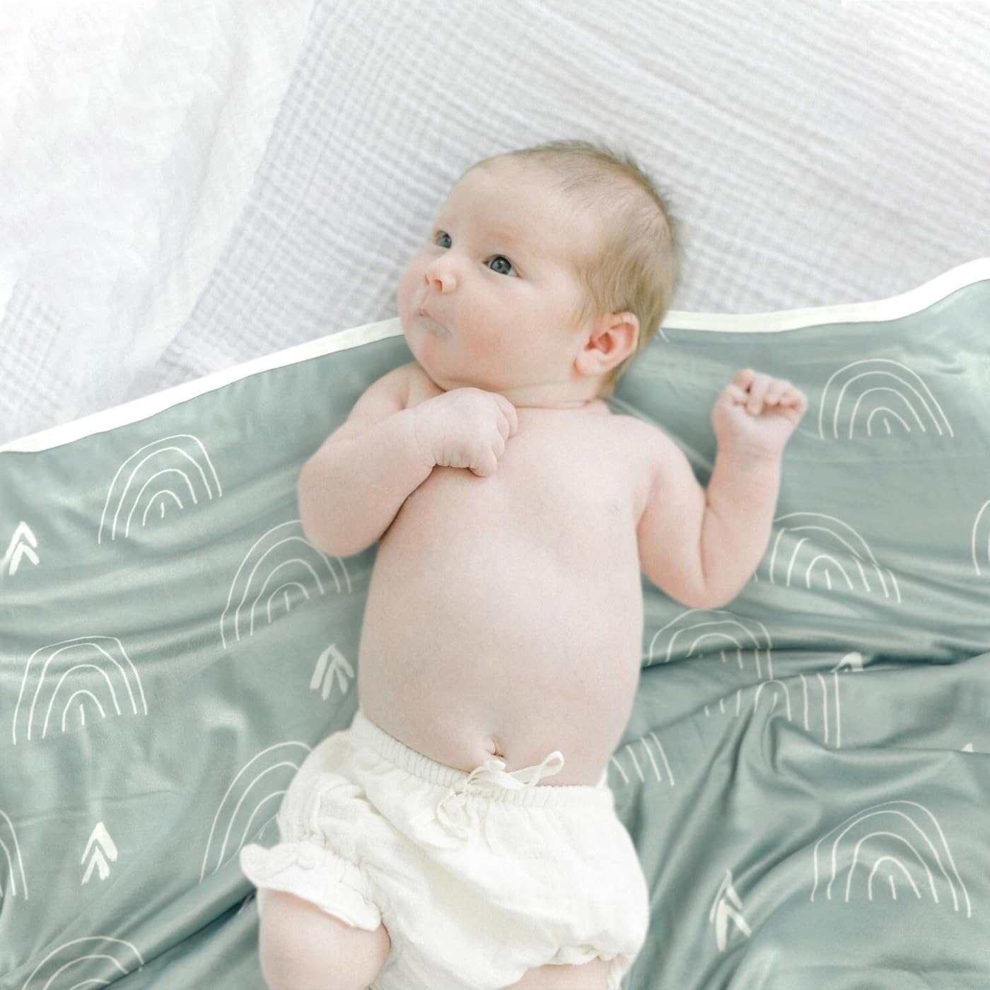 GRSSDER bear-print baby blanket adds cute charm to naps and playtime