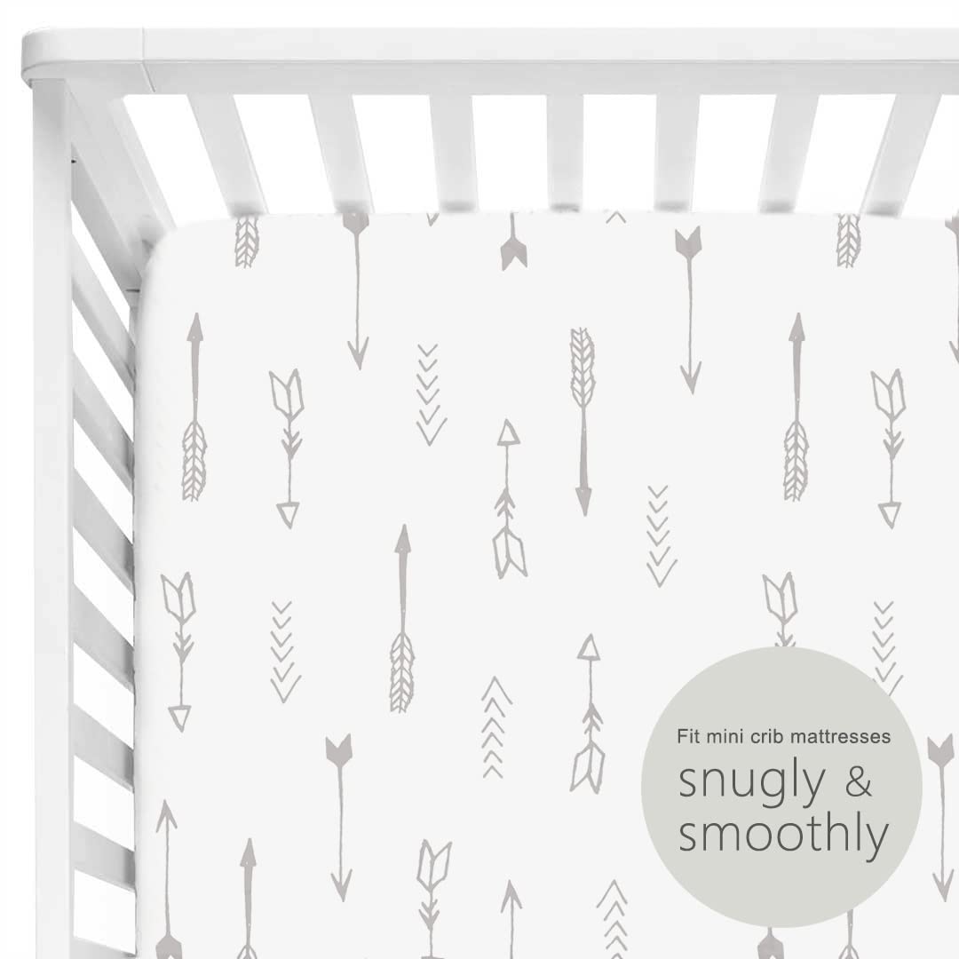 GRSSDER Christmas trees and arrows print adds playful nursery styling for boys and girls.