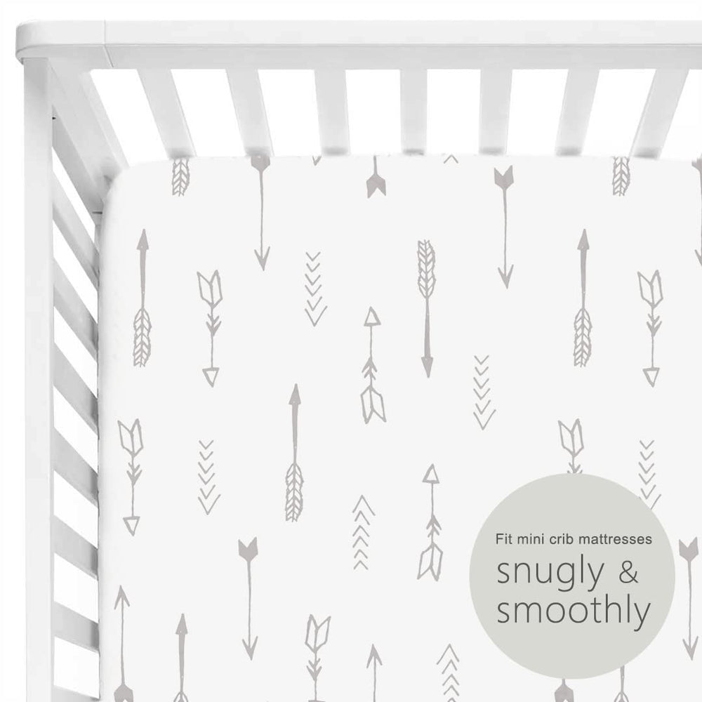 GRSSDER Christmas trees and arrows print adds playful nursery styling for boys and girls.