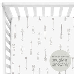 GRSSDER Christmas trees and arrows print adds playful nursery styling for boys and girls.