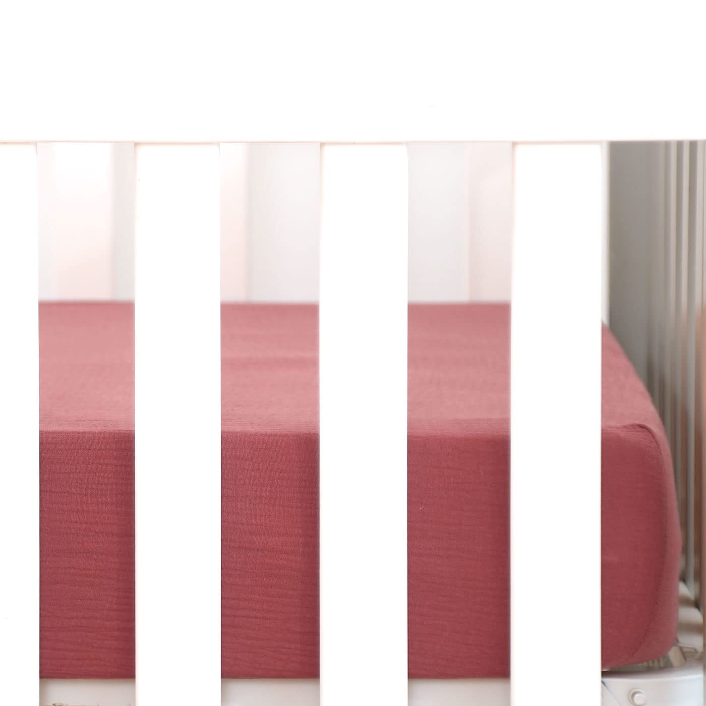 GRSSDER fitted crib sheet with elastic band for a snug, safe fit on standard mattresses.