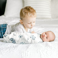 GRSSDER Swan pattern on baby blanket enhances nursery decor.