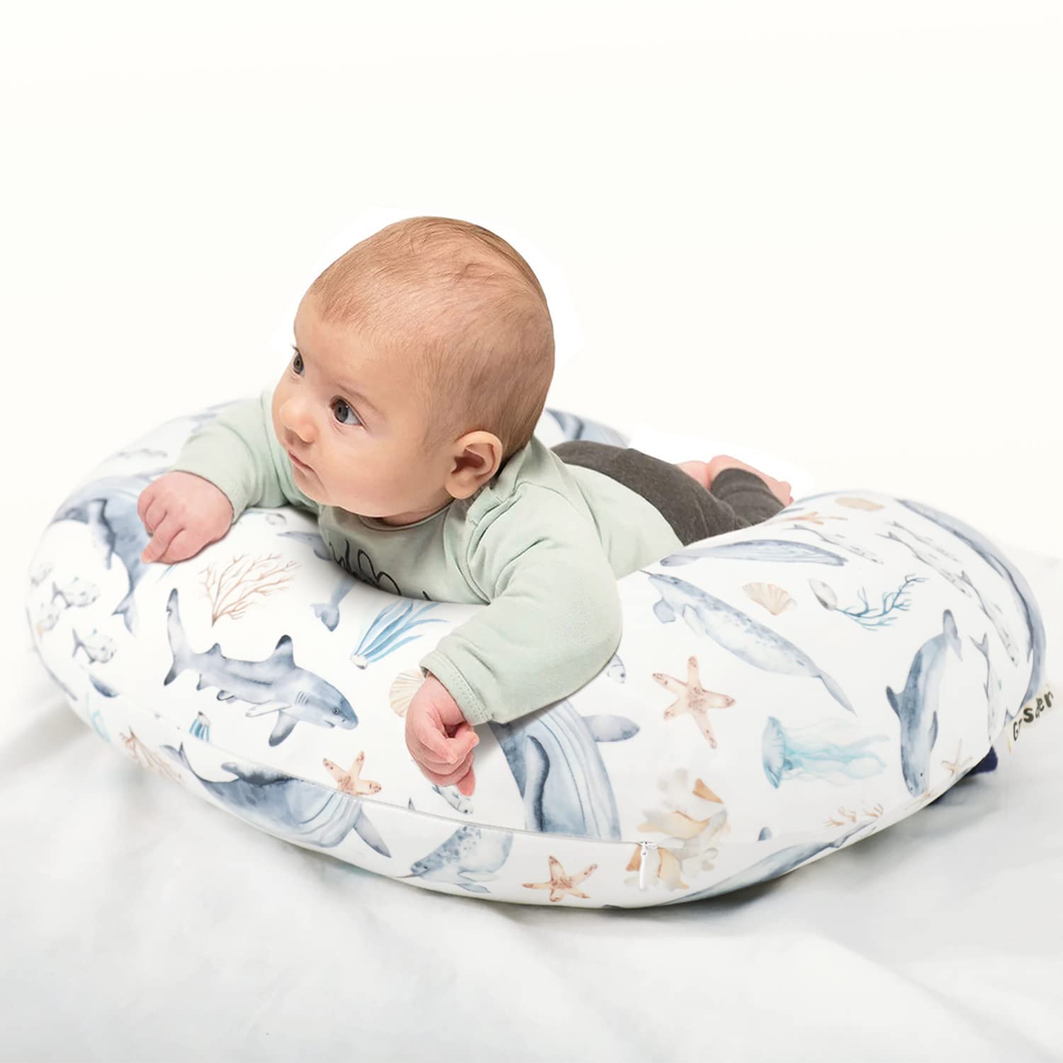 GRSSDER nursing cover stays in place to reduce shifting during use.