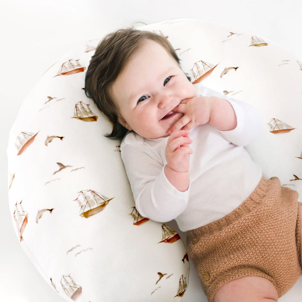 GRSSDER stain-protecting cover helps keep pillows clean between uses.