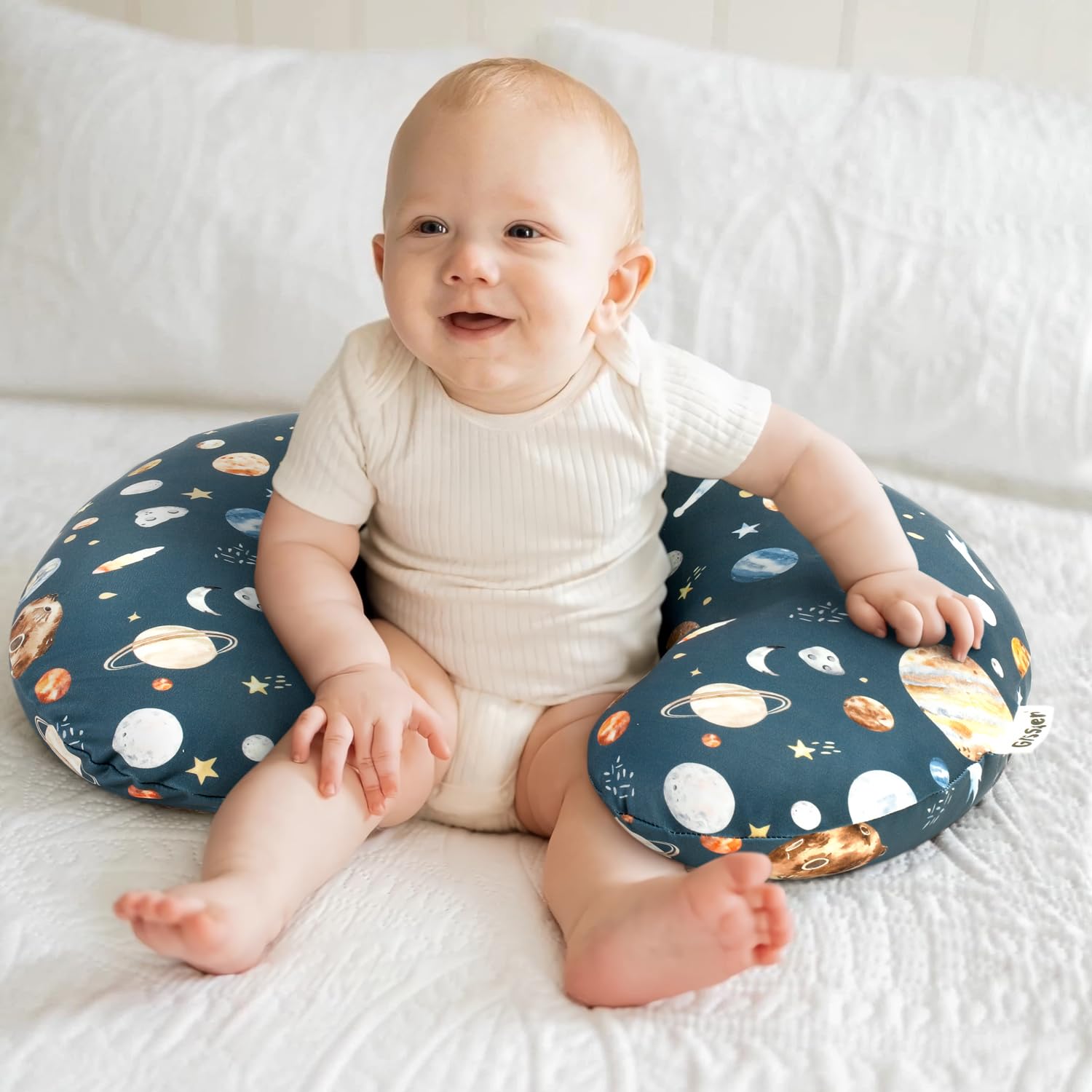 GRSSDER snug-fit image shows secure coverage for most curved nursing pillows and stability