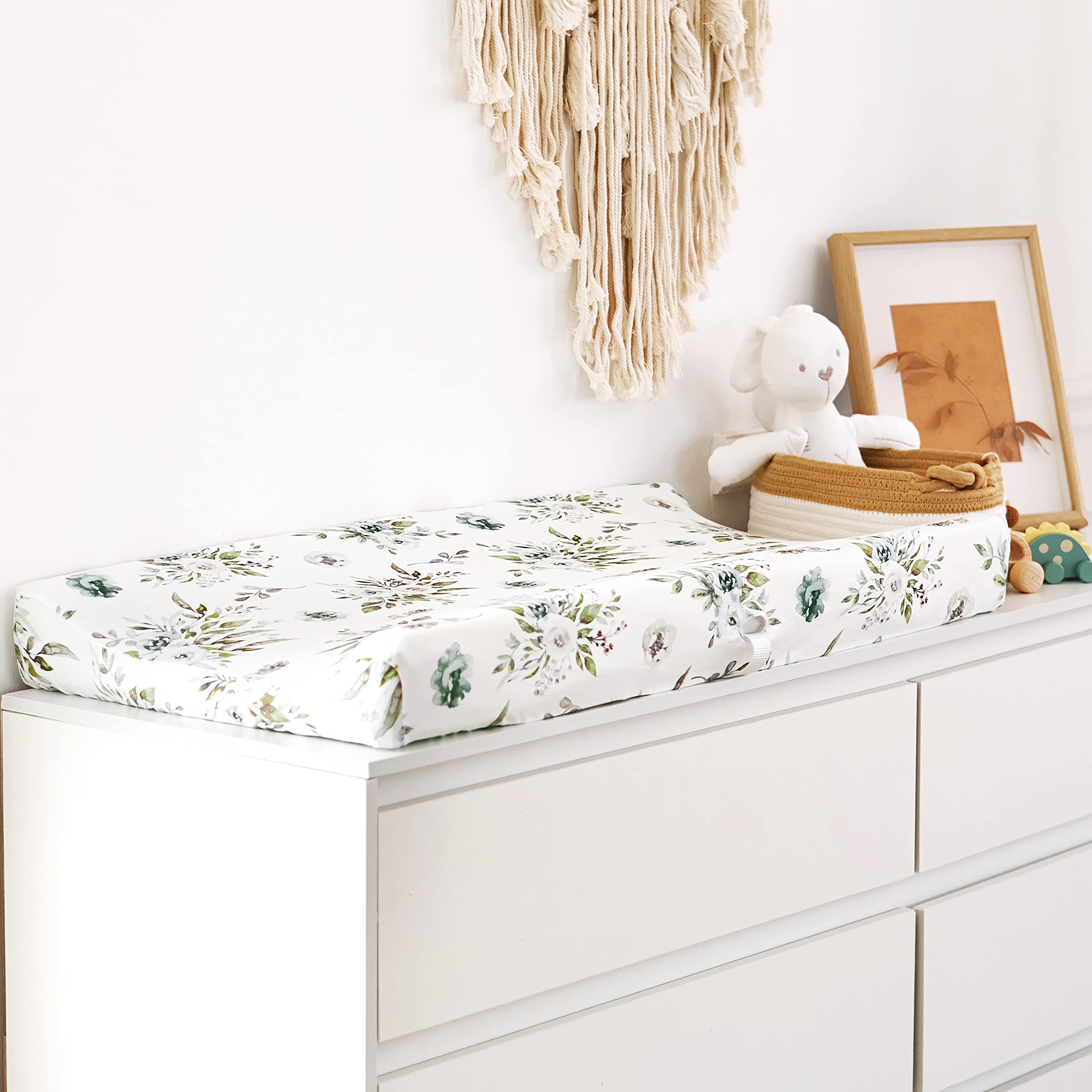 GRSSDER changing pad cover with elastic edge showing secure fit on a standard pad