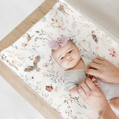 GRSSDER elastic-edge cover shown in close-up stays securely on changing pads