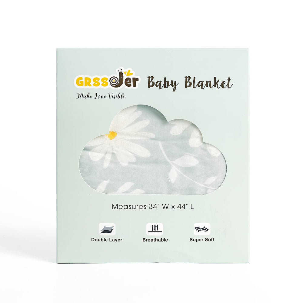 GRSSDER stroller cover blanket provides lightweight warmth for travel.