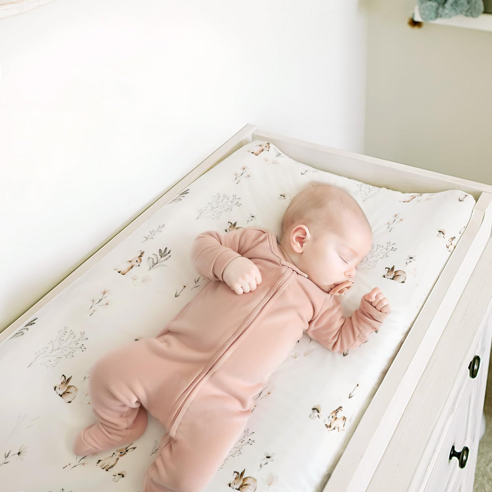 GRSSDER universal fit on changing pad demonstrates secure elastic edge for quick changes