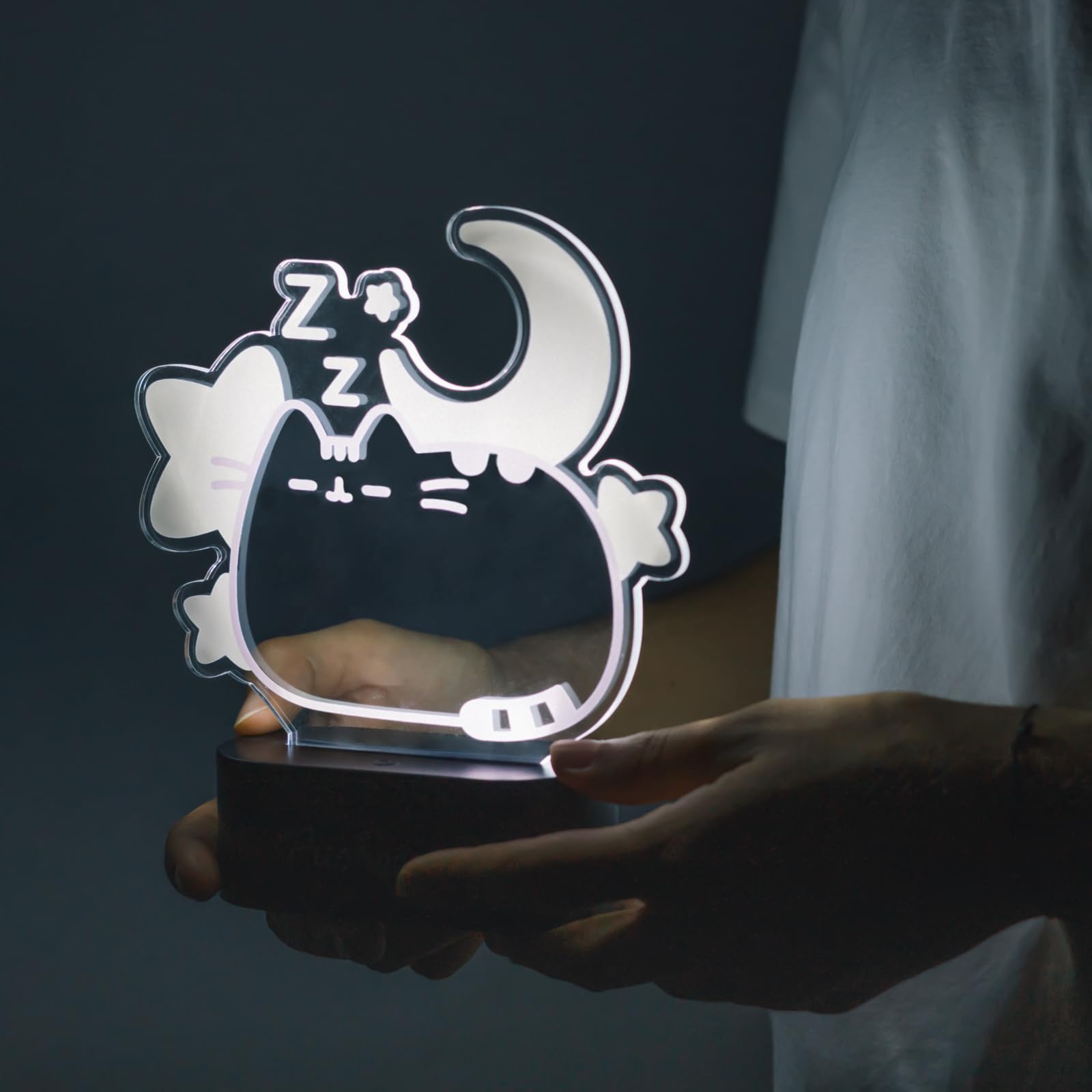 Grupo Erik Pusheen lamp desk decor with kawaii charm.