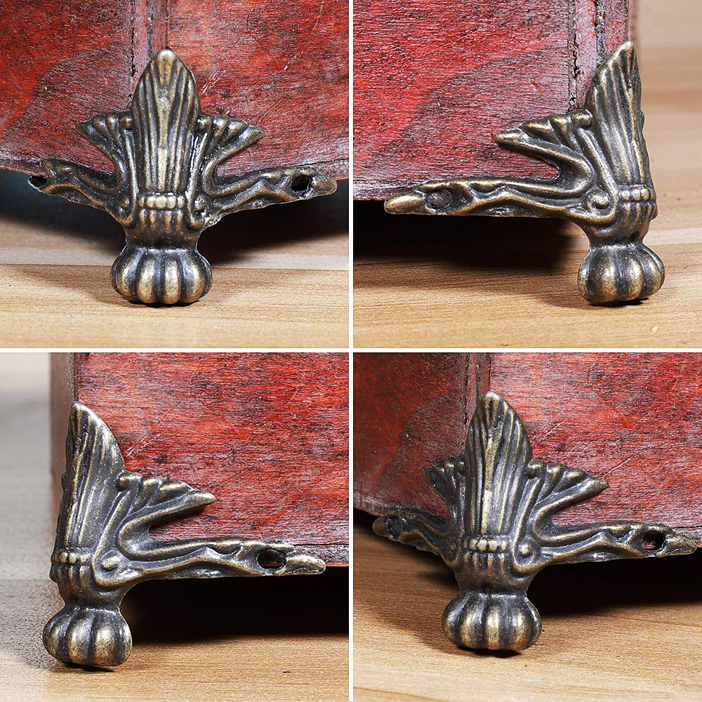 GTHER antique box leg bronze installed on gift boxes adds stability and charm.