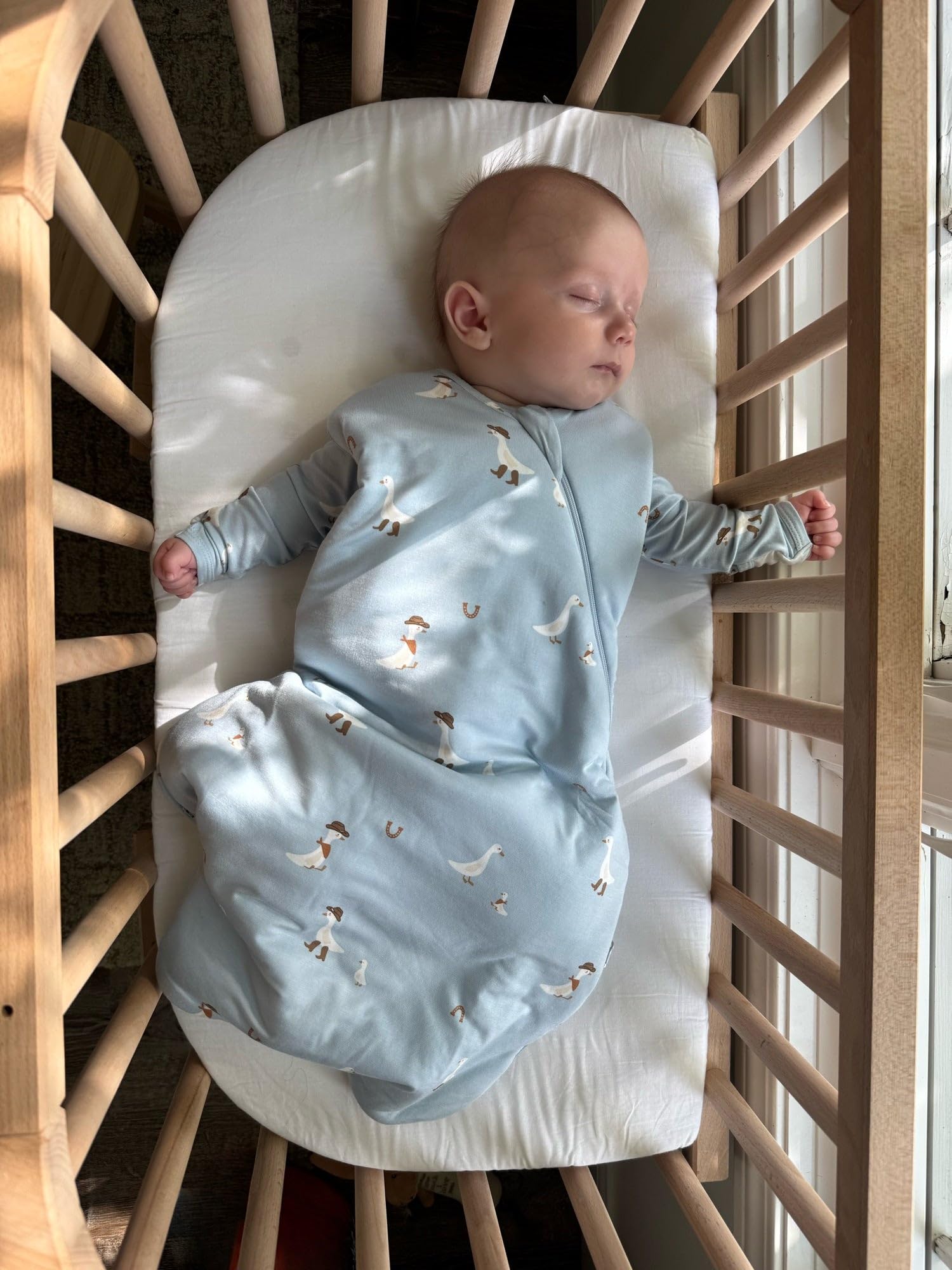 GUNAMUNA Sleep Sack WONDERZiP diaper change angle illustrating easy access