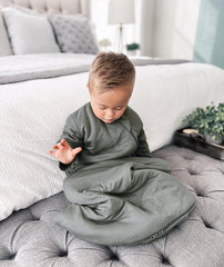 GUNAMUNA sleep sack shows froggy-hip position for natural leg alignment.