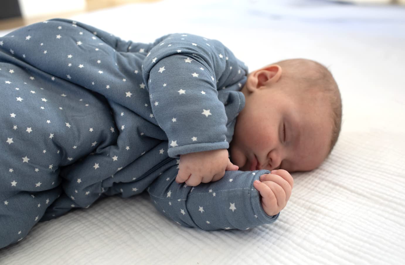 GUNAMUNA sleep-sack zipper-closure enables easy night diaper changes