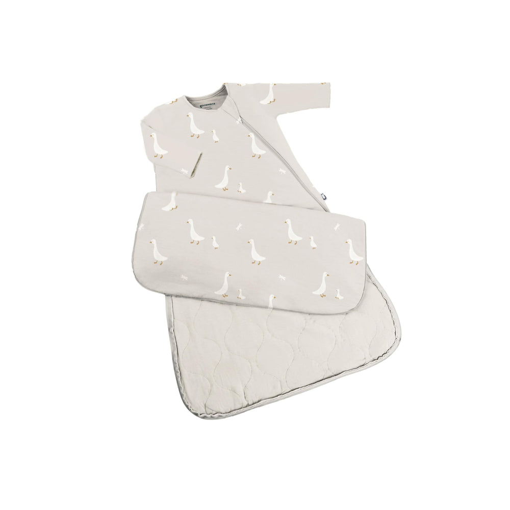 GUNAMUNA unisex long-sleeve sleep sack zipper close helps quick diaper changes at night.