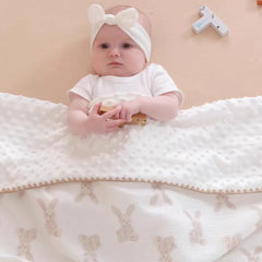Gunnaicat back dotted design close-up highlighting cozy security for babies.