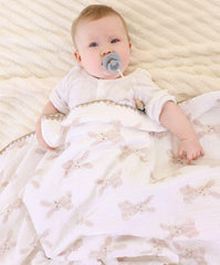 Gunnaicat muslin side close-up illustrating breathable texture for bub's skin.