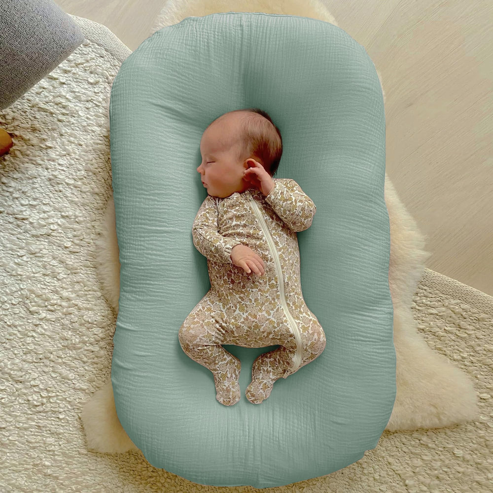Guruixu muslin baby lounger cover envelope-closure detail for safety