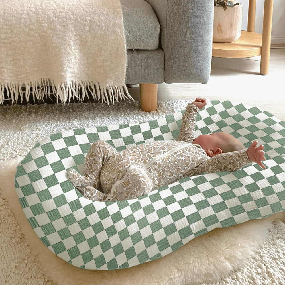Guruixu Muslin Baby Lounger Cover fits most loungers for easy swaps.