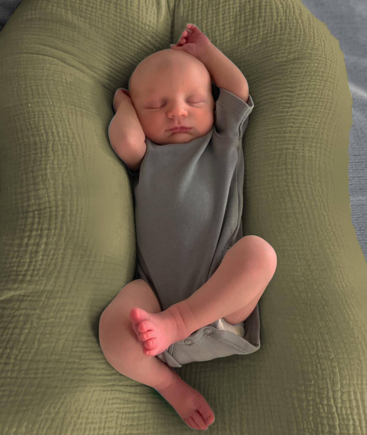 guruixu Muslin Baby Lounger Cover complements nursery decor with soft tones