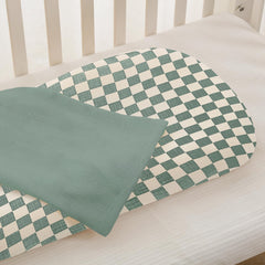 Guruixu Muslin Baby Lounger Cover secure envelope closure keeps fabric in place.