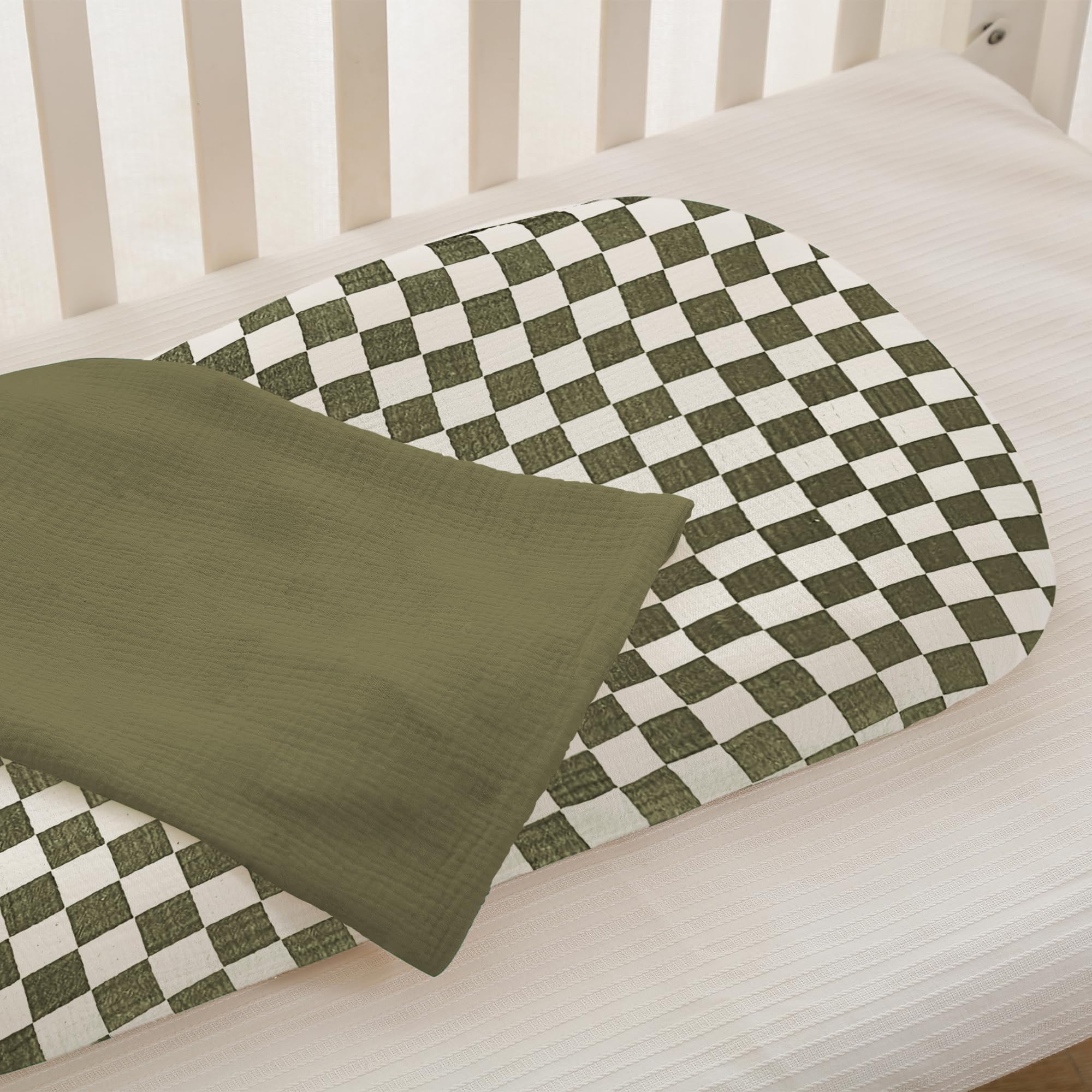 guruixu Muslin Baby Lounger Cover is machine washable for easy care