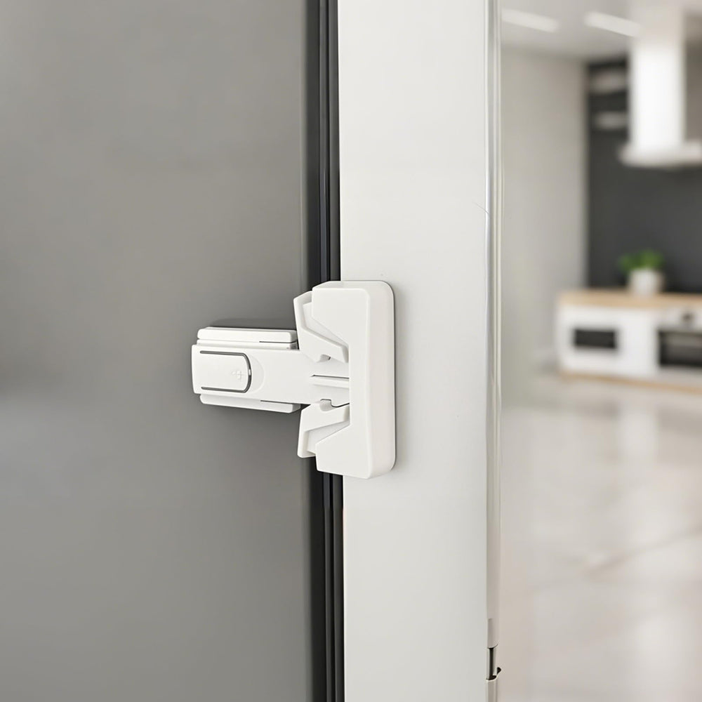 GXXFXT fridge lock helps prevent curious kids from opening the fridge.