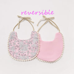 GZMM baby bib four-layer cotton close-up – absorbent fabric helps keep outfits dry.