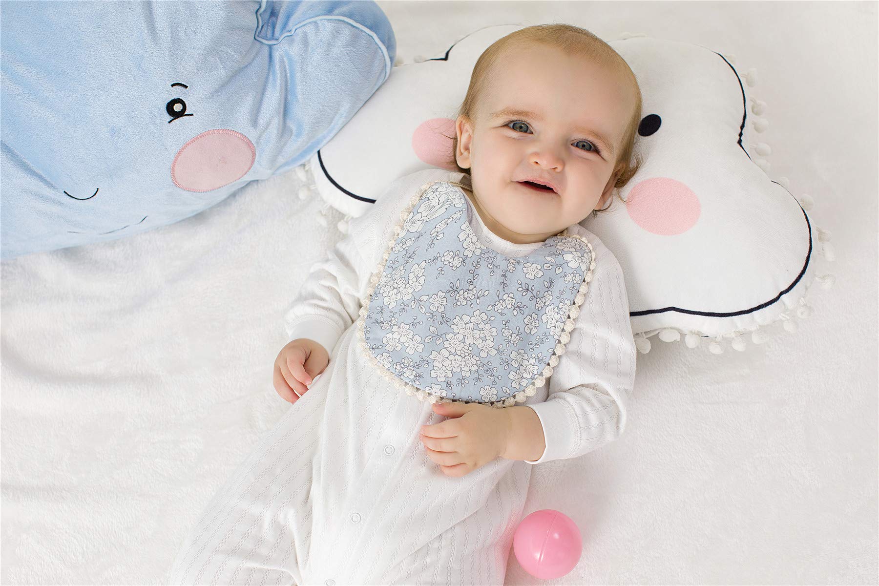GZMM baby bib pom pom lace trim – soft cotton, gentle on delicate skin.