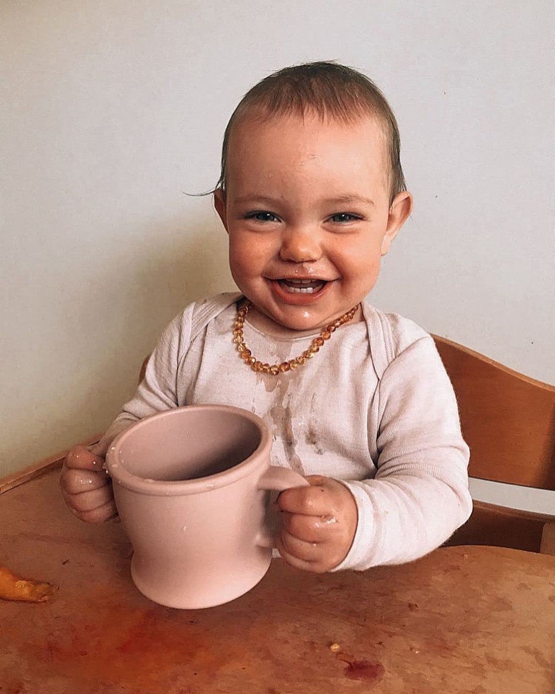 haakaa 8oz capacity shown in blush color