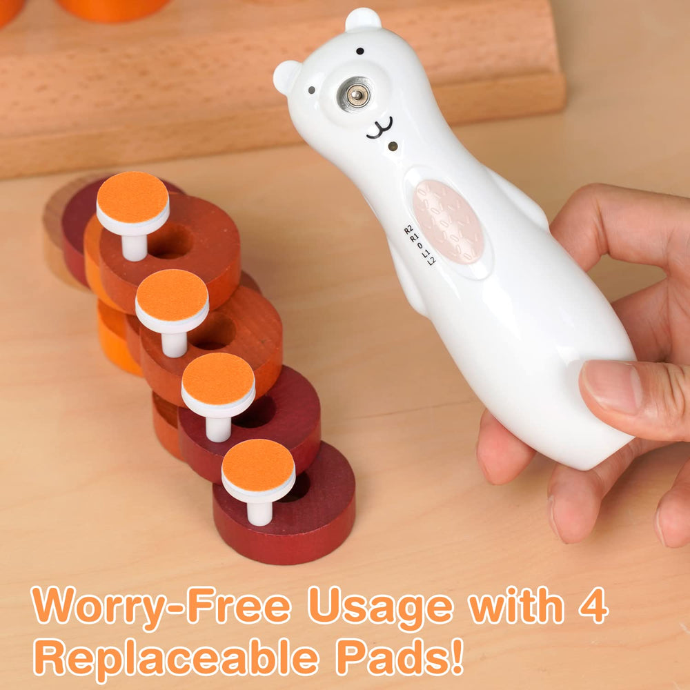 haakaa baby nail-trimmer use orange pad in action on tiny nails