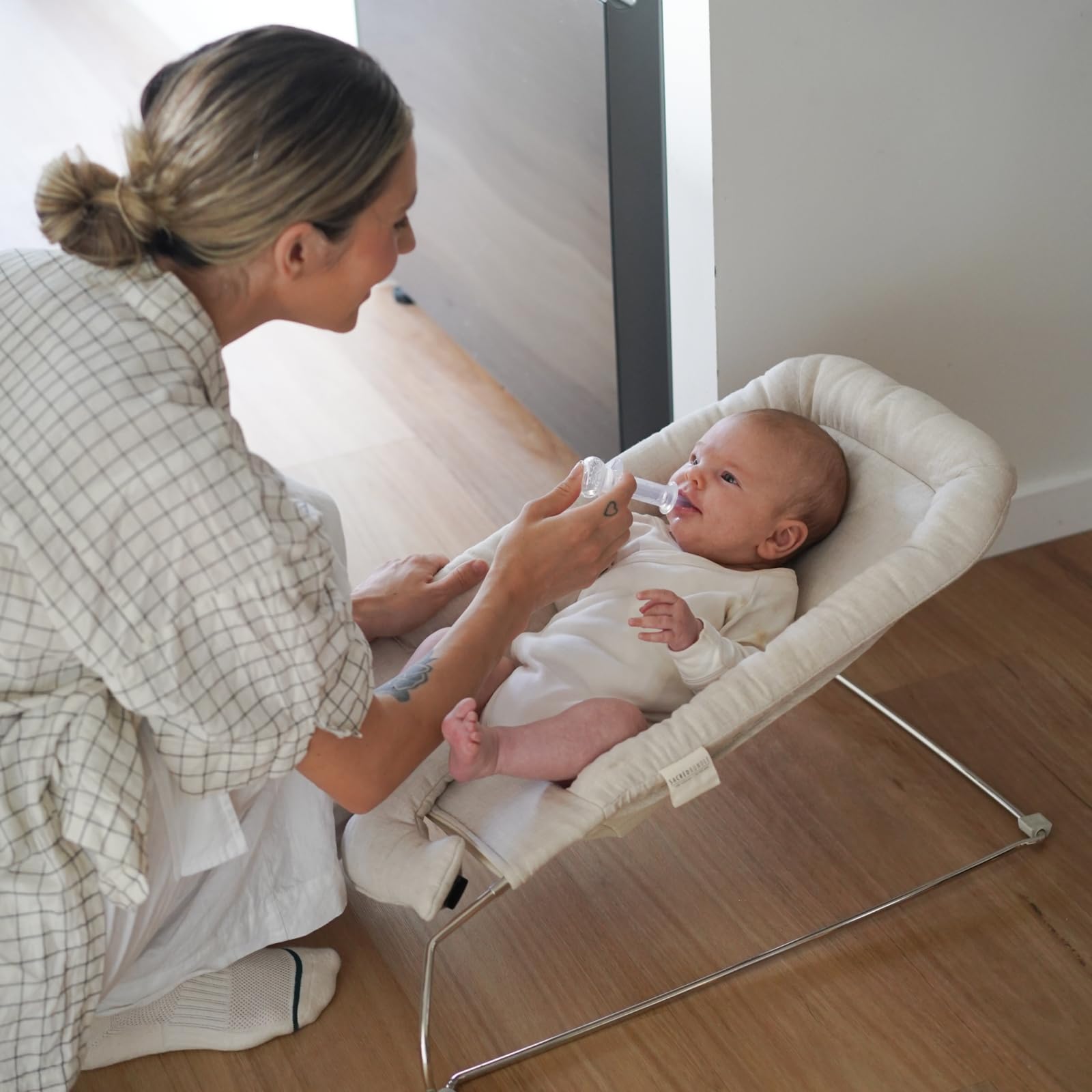 haakaa baby medicine dispenser dishwasher-safe components for quick sterilization.