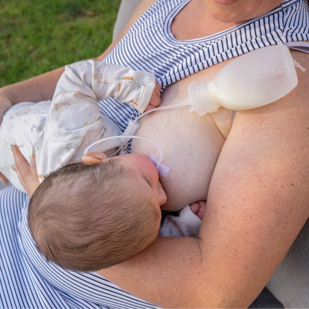 Haakaa breastfeeding bonding image highlights direct-at-breast feeding benefits.