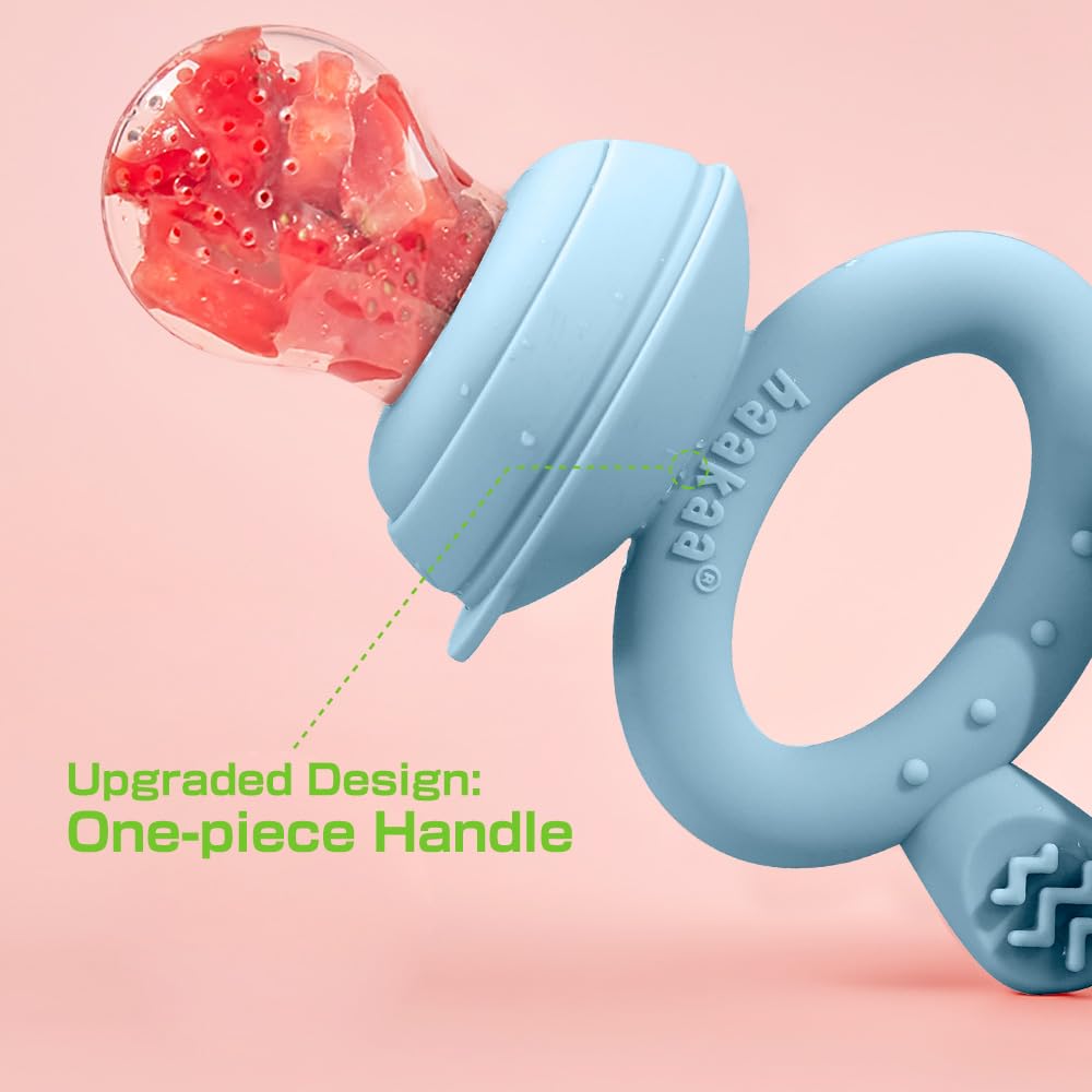 Haakaa easy-grip ring helps little hands grasp for independent feeding.