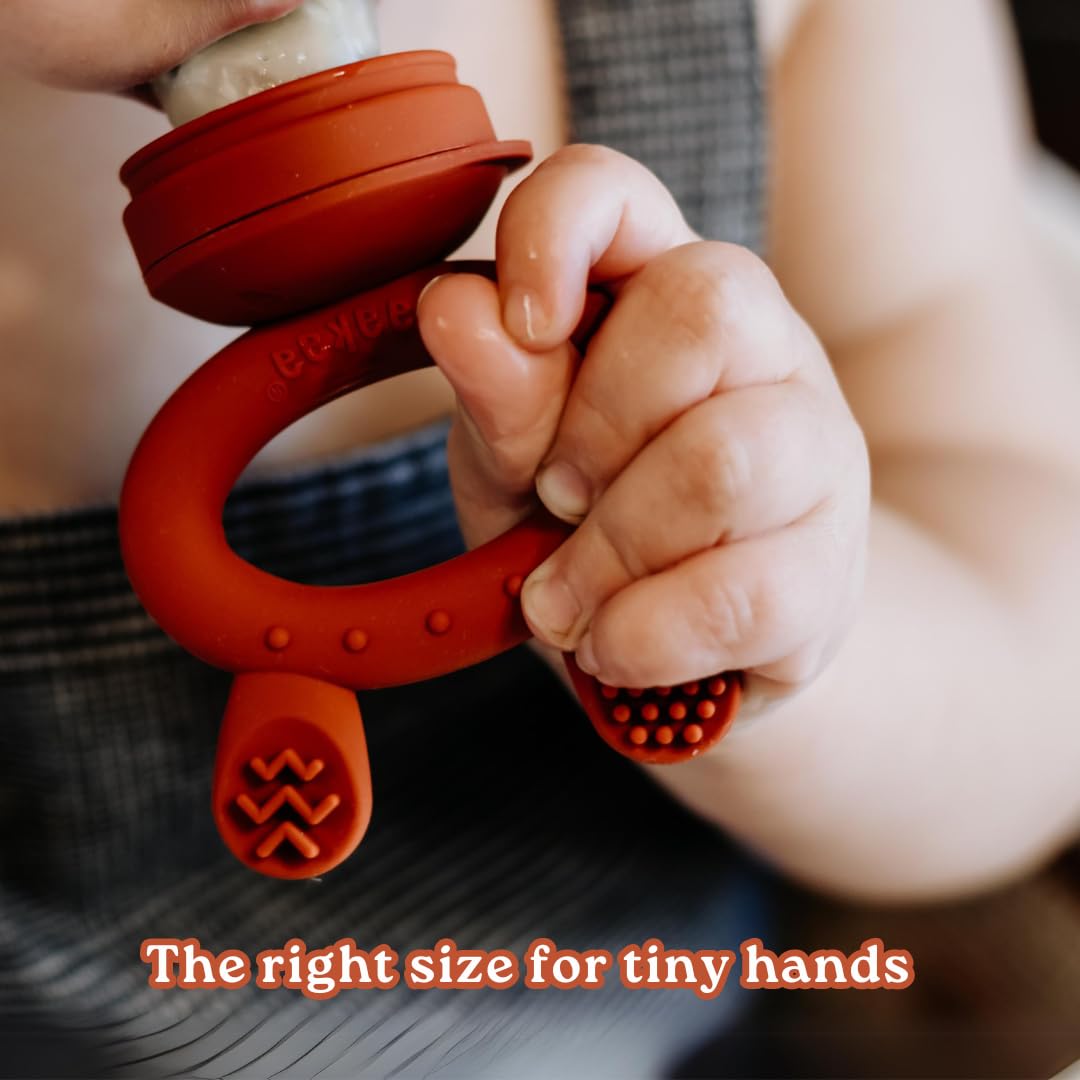 Haakaa Freeze-N-Feed Mini Combo on-the-go setup fits in a pocket or bag.