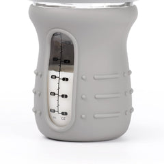 haakaa sleeve window shows measurements clearly for quick bottle level checks.