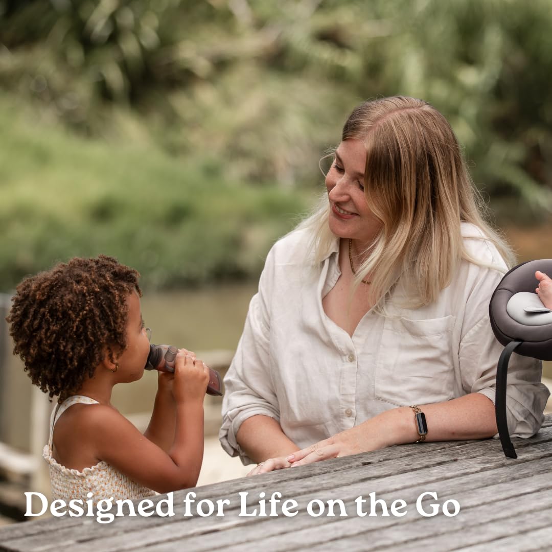 haakaa yummy pouch-compact-design saves space in diaper bags.