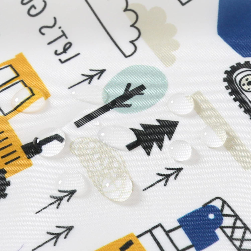 Hafftnun bib snack pocket use emphasizes storage for on-the-go snacks