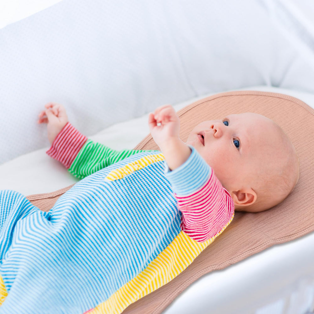 Hahafelt travel-friendly set demonstrates on-the-go diaper changes