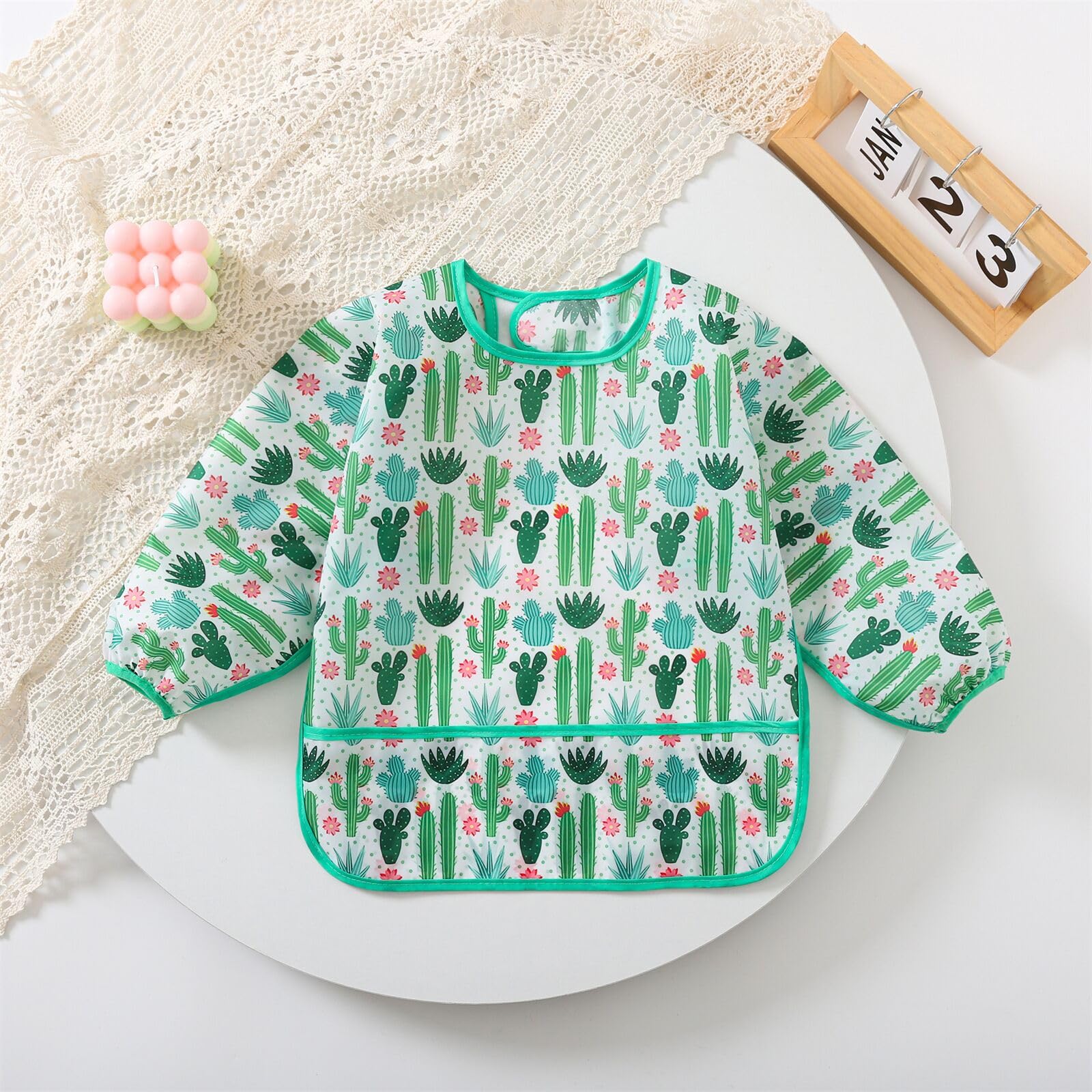 HaimoBurg baby smock-bib pocket catches spills to protect floors during mealtime.