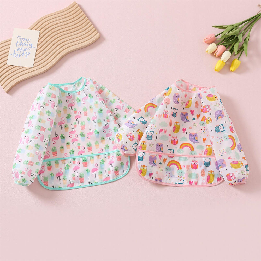 HaimoBurg smock bib with catch-all pocket keeps floors cleaner